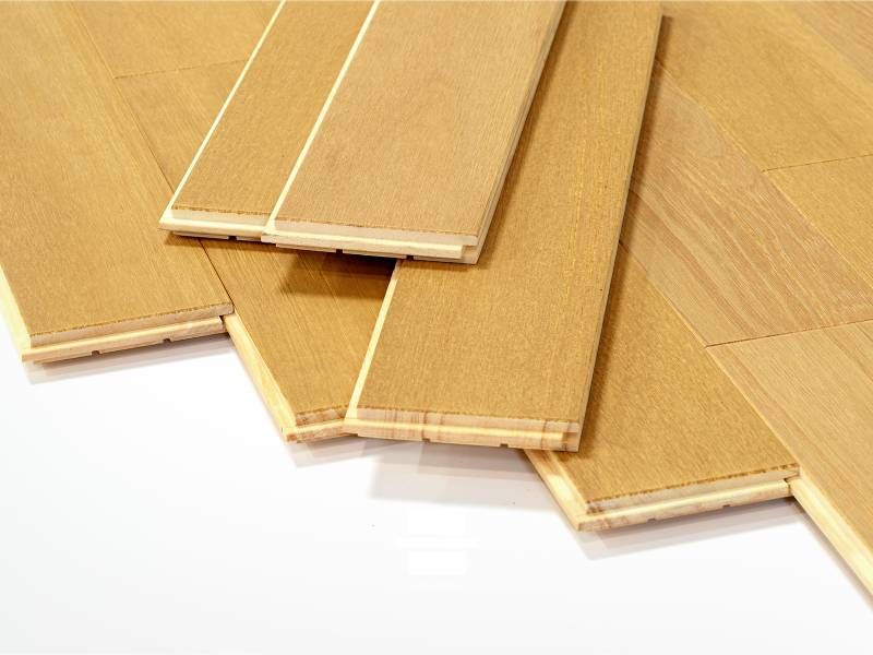 Pin Merkusii verni teinté chêne mat, une essence avec un choix Pr Bis