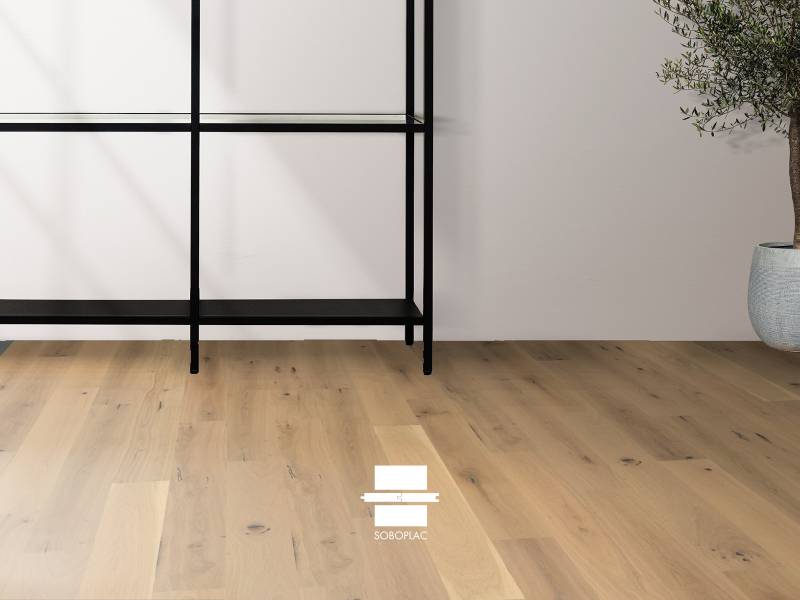 Le parquet Manon de la gamme contrecollée “Promotion” est disponible chez nos revendeurs en Suisse
