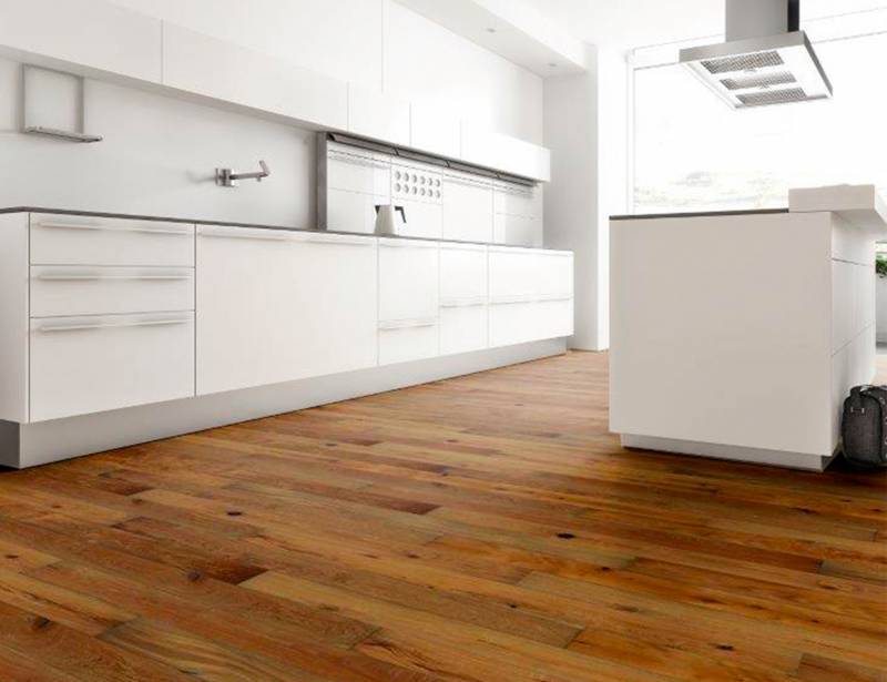 Le parquet contrecollé chêne huilé O'Tantik Tosca (réf. N24R), un classique indémodable pour votre maison. Trouvez-le chez nos revendeurs dans toute la France.